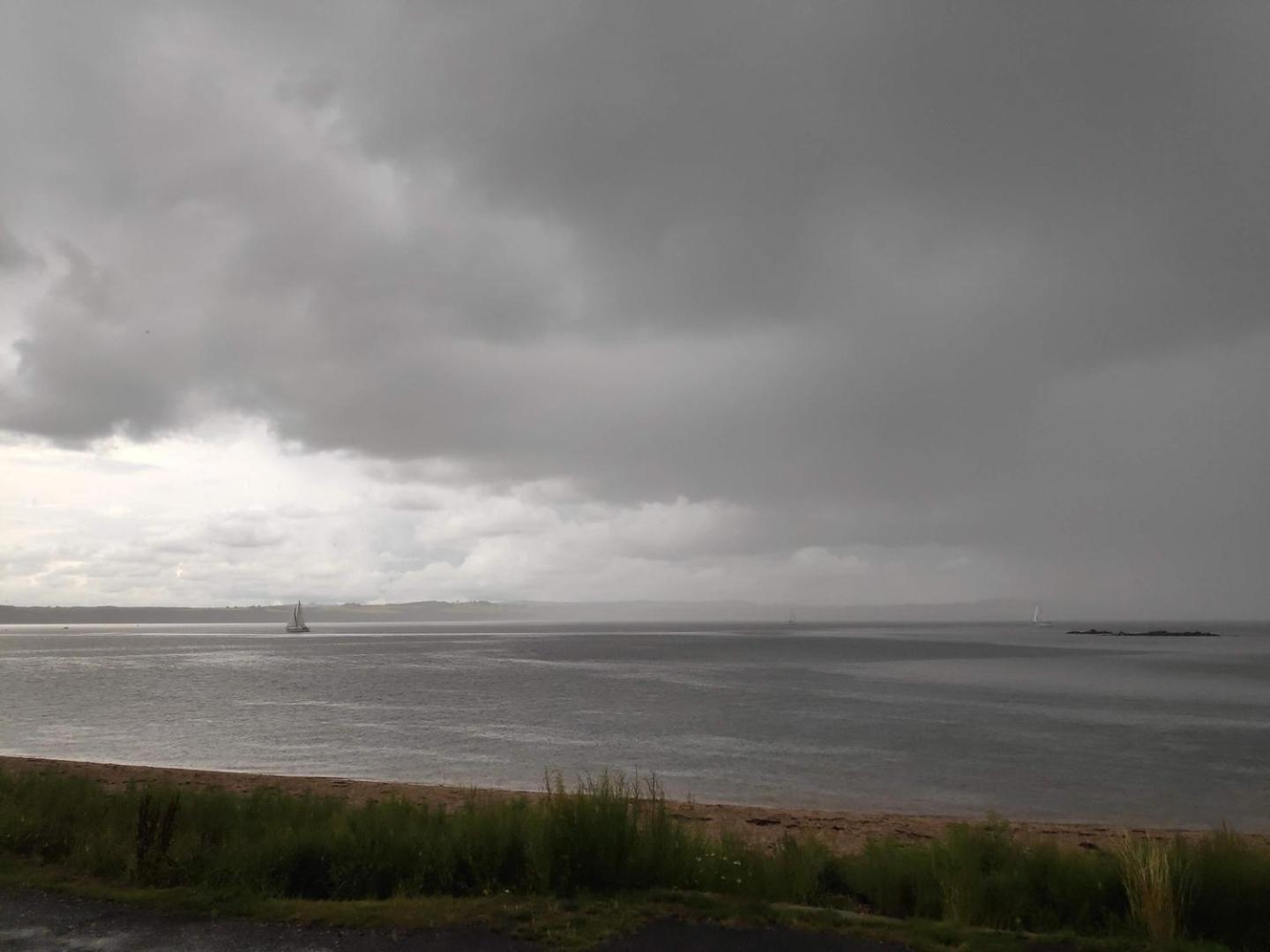 Lovely 2Bd Flat In Picturesque Limekilns Fife Bagian luar foto